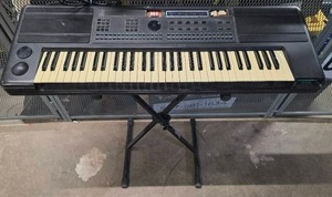 lot 62 image: Electric piano
