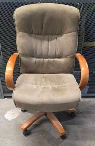lot 68 image: Soft Comfy Office Chair