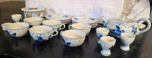 lot 70 image: Delft Porcelain (blue pottery) tea set