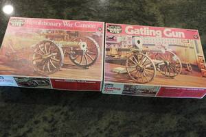 lot 9 image: 2 Vintage Life Like Hobby Model Kits Gatling Gun and Revolutionary War Cannon