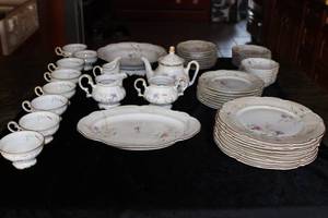 lot 18 image: Vintage Hutschenreuther fine China PASCO Bavaria Germany
