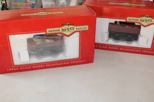 lot 32 image: 2 Bachman G Scale Ore Cars Side Dump Like NewNew