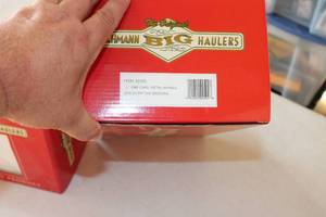 lot 33 image: G Scale Bachman Big Hauler D & SNG Box Car