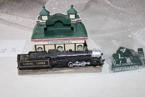 lot 48 image: Lionel Train Station Calendar - Awesome Piece