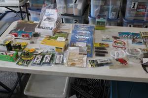 lot 54 image: Large Lot of HO Farm Accessories Pigs, Horses, Chickens Tractors, Fence Water Tanks & More
