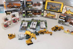 lot 62 image: Construction Equipment Case, Scenemaster Model Power, Road Master, New & used