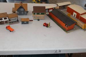 lot 64 image: Bin of HO Buildings - Lumberyard, Houses and vehicles