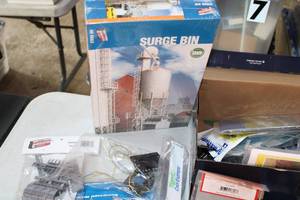 lot 73 image: Walthers Convery Leg, Surge Bin Head House with Silo, Red Owl, Dollar Store Menards and More