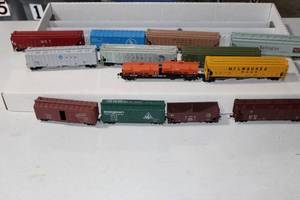 lot 78 image: 13 pc Rolling Stock in Box Milwaukee Road, MKT Burlington Pillsbury Illinois Central