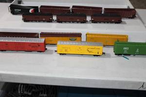 lot 79 image: 13 Pc Rolling Stock Brex Safeway, CP Rail, Fruit Growers Express, SCS Hoppers with Ore