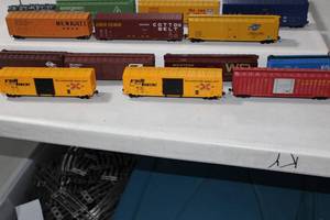 lot 81 image: 14 pc Rolling Stock Box Cars Rail Box Cotton Belt Milwaukee Rd Union Pacific Chicago Northwestern