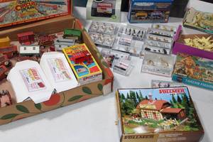 lot 83 image: HO Animals Circus train Streichel Zoo Tarzan figures