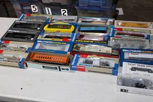 lot 84 image: 21 Piece Rolling Stock in Boxes Walthers Proto, Mainline, Goldline Atlas Athearn Ready To Run