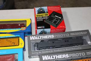 lot 88 image: 15 pc HO Rolling Stock, Walther Mainline Passenger  and 6 pack & Railpower 1300 Powerpack