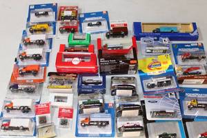 lot 92 image: Large Collection of HO Cars, Trucks and Motorcyles -scenery