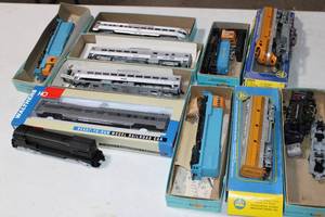 lot 95 image: Collection of HO Engines and Passenger Cars