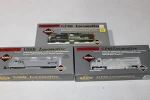 lot 98 image: 3 HO Proto 2000 Engines