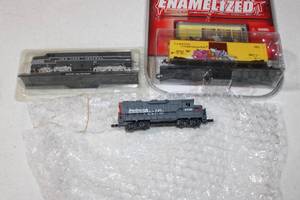 lot 99 image: 3 N Scale items - 2 engines Die Cast