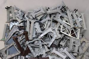 lot 100 image: Large Bin of Lionel O Gauge Trestle Graduated Elevated LOTS