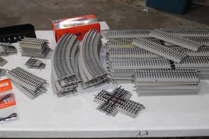 lot 119 image: Large Lot of Lionel Fastrack
