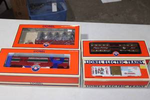 lot 122 image: Lionel 3 Christmas Cars, and Christmas Semi Truck
