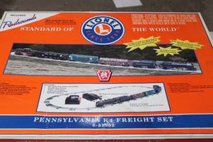 lot 124 image: Lionel Pennsylvania K4 Freight Set