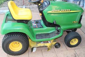 lot 159 image: John Deer LT155 Lawn Tractor