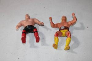 lot 170 image: 2 Wrestling Figures Hulk Hogan & Junkyard Dog