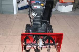 lot 173 image: Toro Power Max Heavy Duty Snow Blower