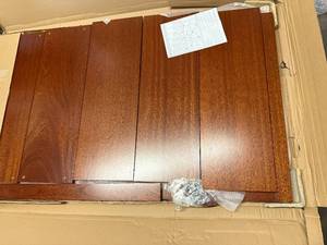 lot 9 image: 60 4-tiered Bookshelf