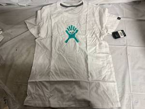 lot 48 image: 5 Womens Hydro Flask T-Shirts - Large