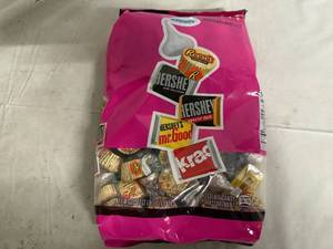 lot 156 image: 2lb Bag of Hersheys Variety Chocolate