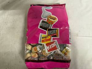 lot 157 image: 2lb Bag of Hersheys Variety Chocolate