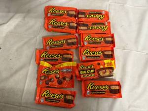 lot 193 image: 12 Reeses Candy Bars