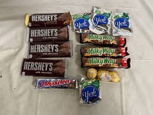 lot 196 image: 12 Bars of Variety Candy
