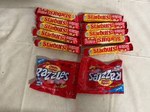 lot 197 image: 12 Bars of Variety Candy