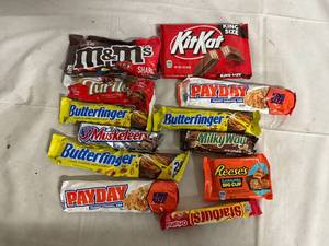 lot 203 image: 12 Bars of Variety Candy