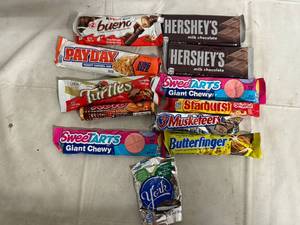 lot 209 image: 12 Bars of Variety Candy