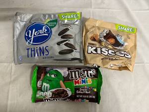 lot 220 image: York Thins, Hersheys Almonds, and M&M Minis