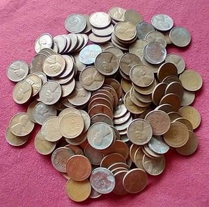 lot 13 image: (200) Wheat Pennies