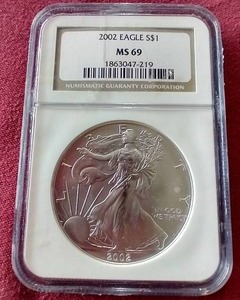 lot 49 image: 2002 1 oz Silver Eagle - NGC MS69