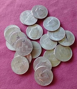 lot 95 image: (20) 1976 Kennedy Bicentennial Half Dollars