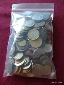 lot 114 image: 1-12 lb Bag of Foreign Coins