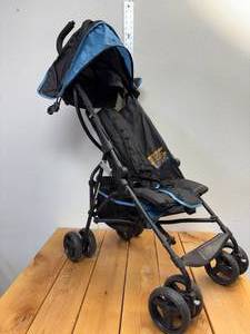 lot 10-J2025 image: Good Condition Lightweight Summer Stroller