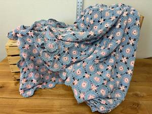 lot 98-J2025 image: Vintage Tatted Blanket in Blue and Pink Pinwheel Design
