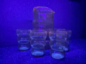 lot 118-J2025 image: Mid-Century Modern Yellow Manganese Bubble Ribbed Pitcher with Five Matching Glasses