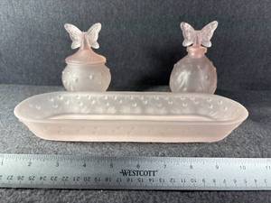 lot 124-J2025 image: Vintage Pink Satin Frosted Glass Vanity & Bathroom Set