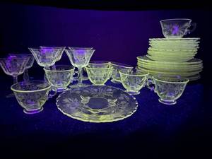 lot 129-J2025 image: 30-Piece Lot of Vintage Fostoria Uranium Glass  Heather Etched Pattern