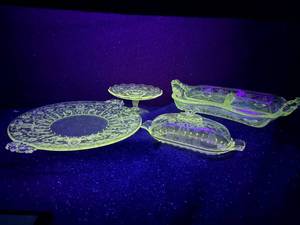 lot 130-J2025 image: Vintage 5-Piece Martinsville Viking Uranium Glass Set  Prelude Etched Lace Pattern