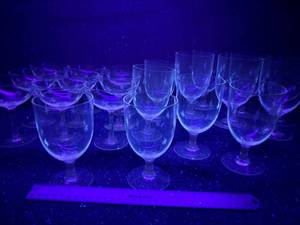lot 133-J2025 image: 21-Piece Vintage Mid-Century Modern C.G. Quartex Crystal Star Dust Glassware Set